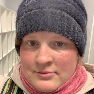 Meet your Posher, Cynthia